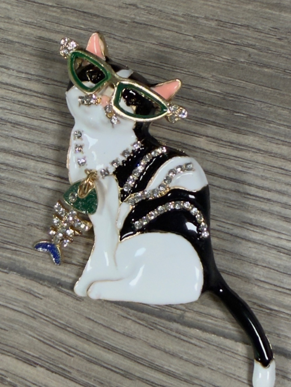 Stylish Cat Brooch Pin in White, Black and Green